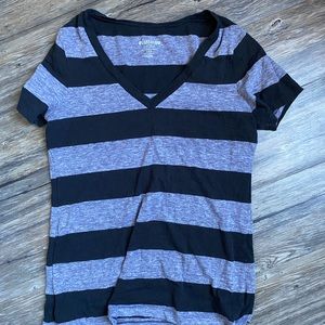 Old navy v-neck shirt